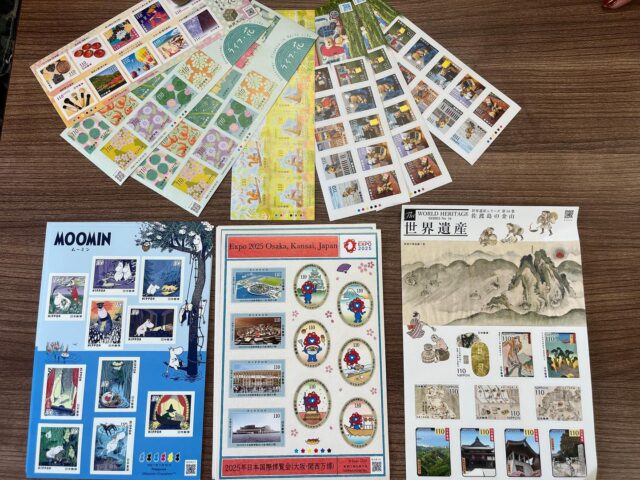 切手シール好き♡
まだまだ請求書を郵送で発送させていただている業者様も多いです！
今日郵便局へ行ったらいっぱい可愛いのに出会えましたー！