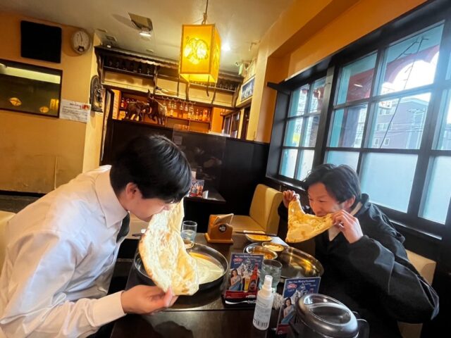 お仕事終わりに、
気になっていたインドカレーのお店へ🍛

焼きたてのナンにかぶりつきつつ、
しっかり満たされてきました🫓

カレーには " LOVE " の文字、
ちょっと嬉しくなるサプライズでした🥺

#湯灌師 #納棺師 #きよめびと
#葬儀社 #葬儀の仕事