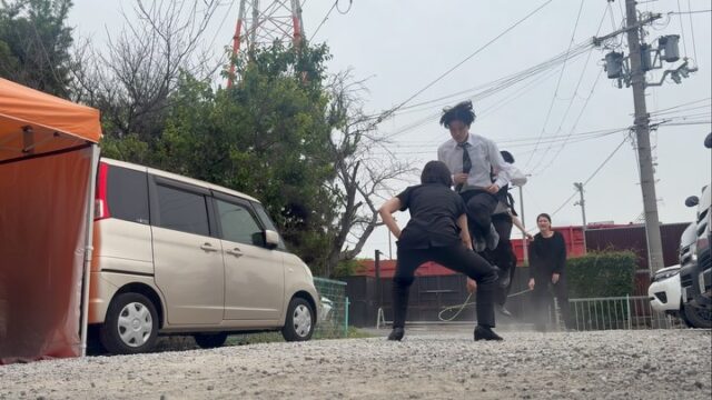 【 キヨメルの日常 】
先日のお昼休憩に、食後の運動として
スタッフで大縄跳びをしました😆
目指せ10回 ! ! !
‥‥でしたが、
限界を迎え達成ならず😵
中でも一番惜しかった回をお届けします😉
事務所ではいつも、
和気あいあいとやっております😌
#湯灌 #湯灌師 #納棺師
#きよめびと #ミオクル