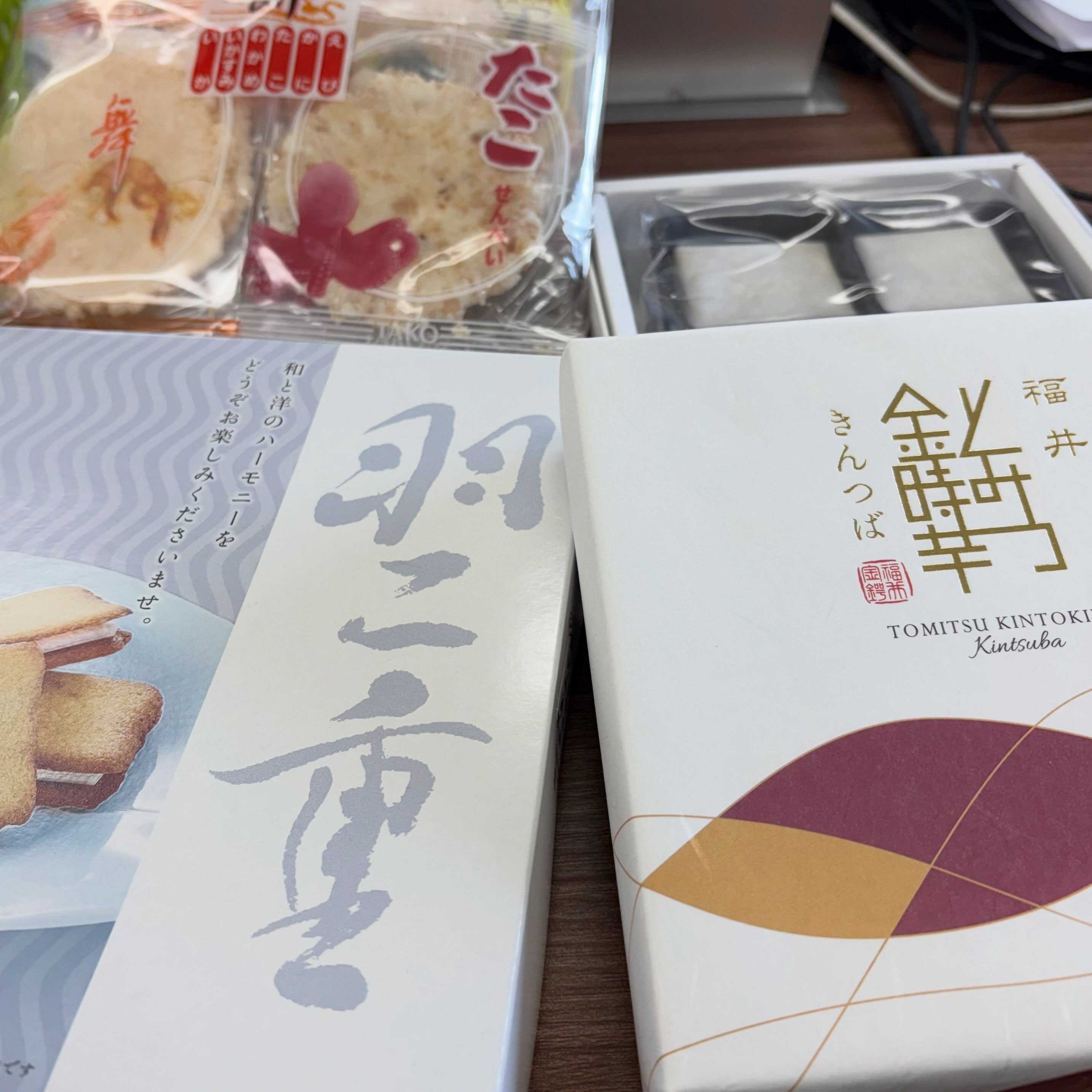 Kさんからの福井土産♪
玄人好みの渋いチョイス、さすがです。
ありがとうございます😊
#湯灌 #納棺師 #きよめびと
#葬儀の仕事 #ミオクル